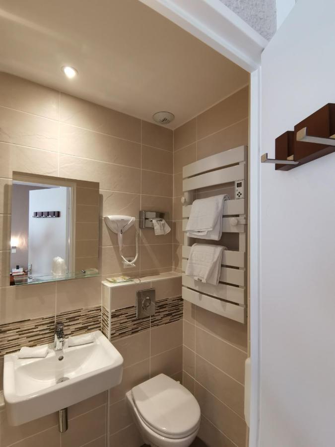 Logis Hotel Le Cerf Briare Zewnętrze zdjęcie