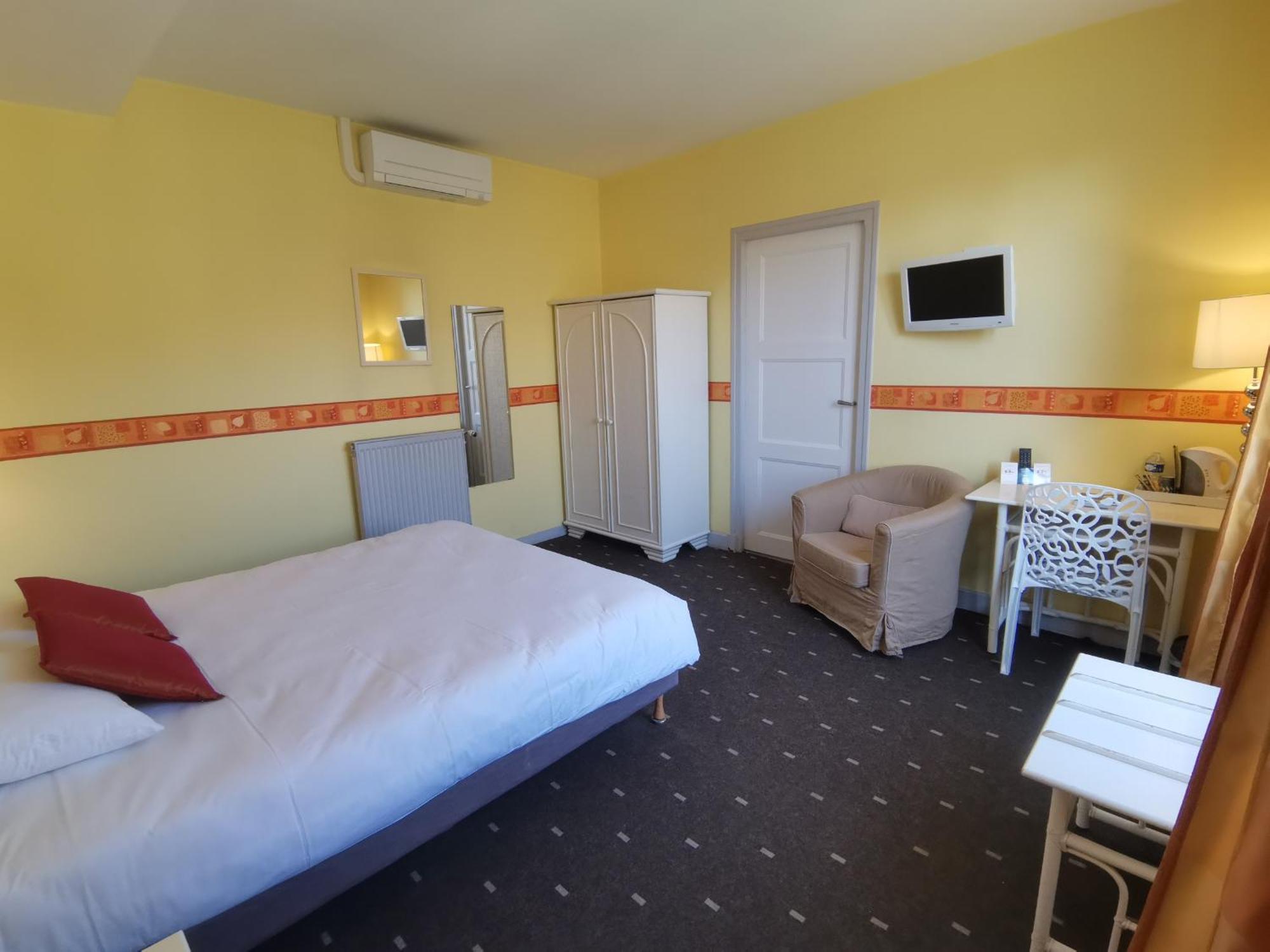 Logis Hotel Le Cerf Briare Zewnętrze zdjęcie