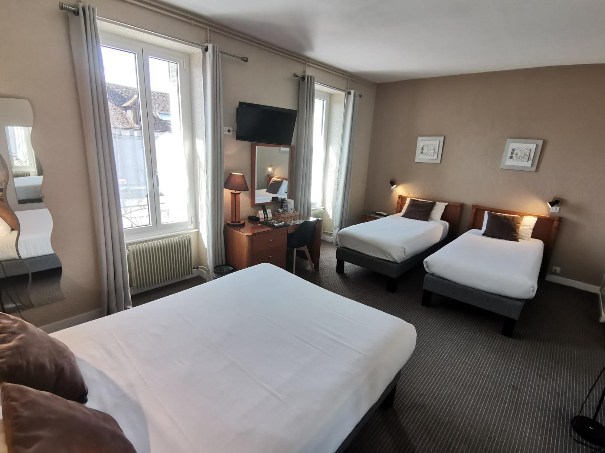 Logis Hotel Le Cerf Briare Zewnętrze zdjęcie