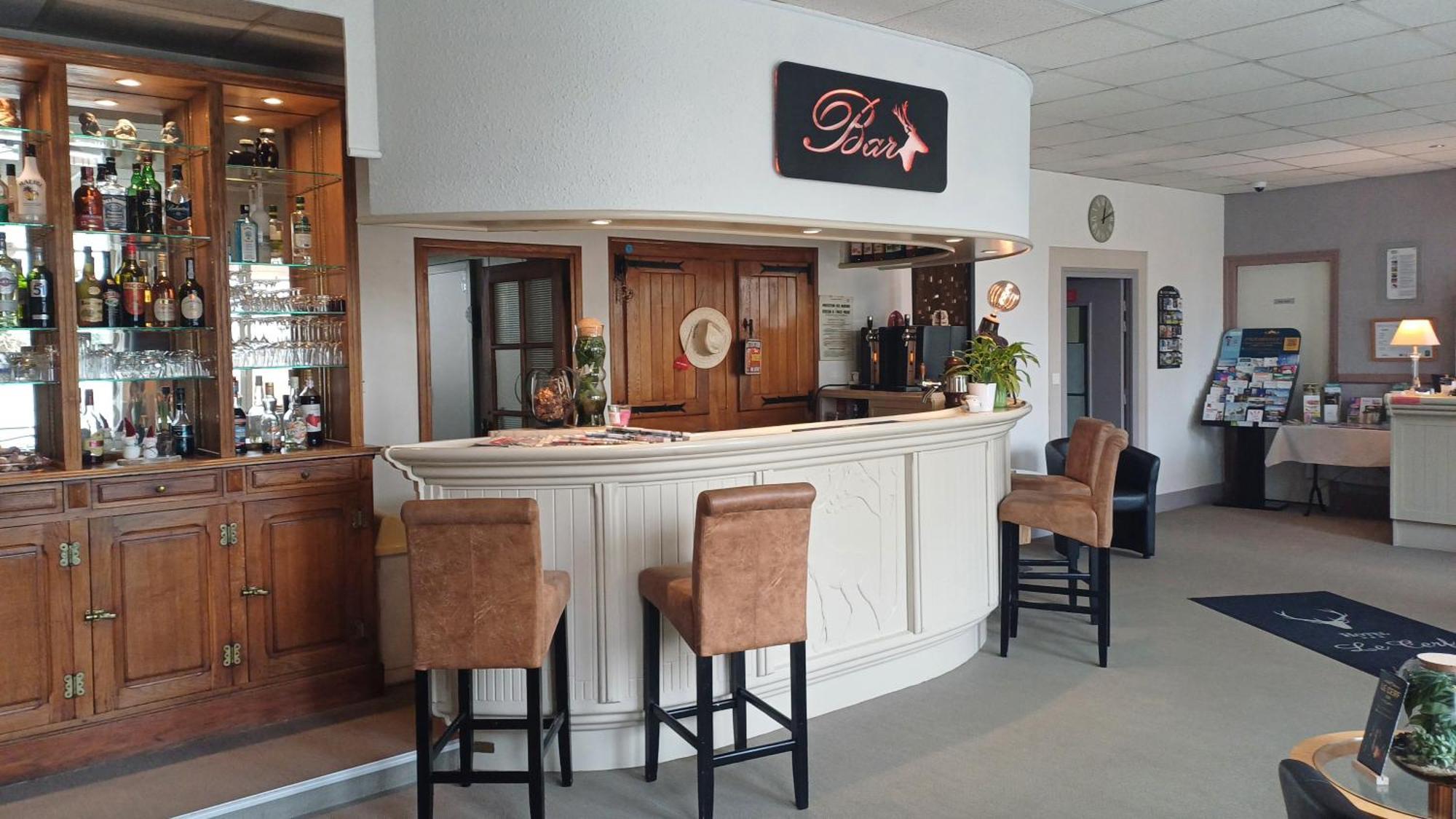 Logis Hotel Le Cerf Briare Zewnętrze zdjęcie