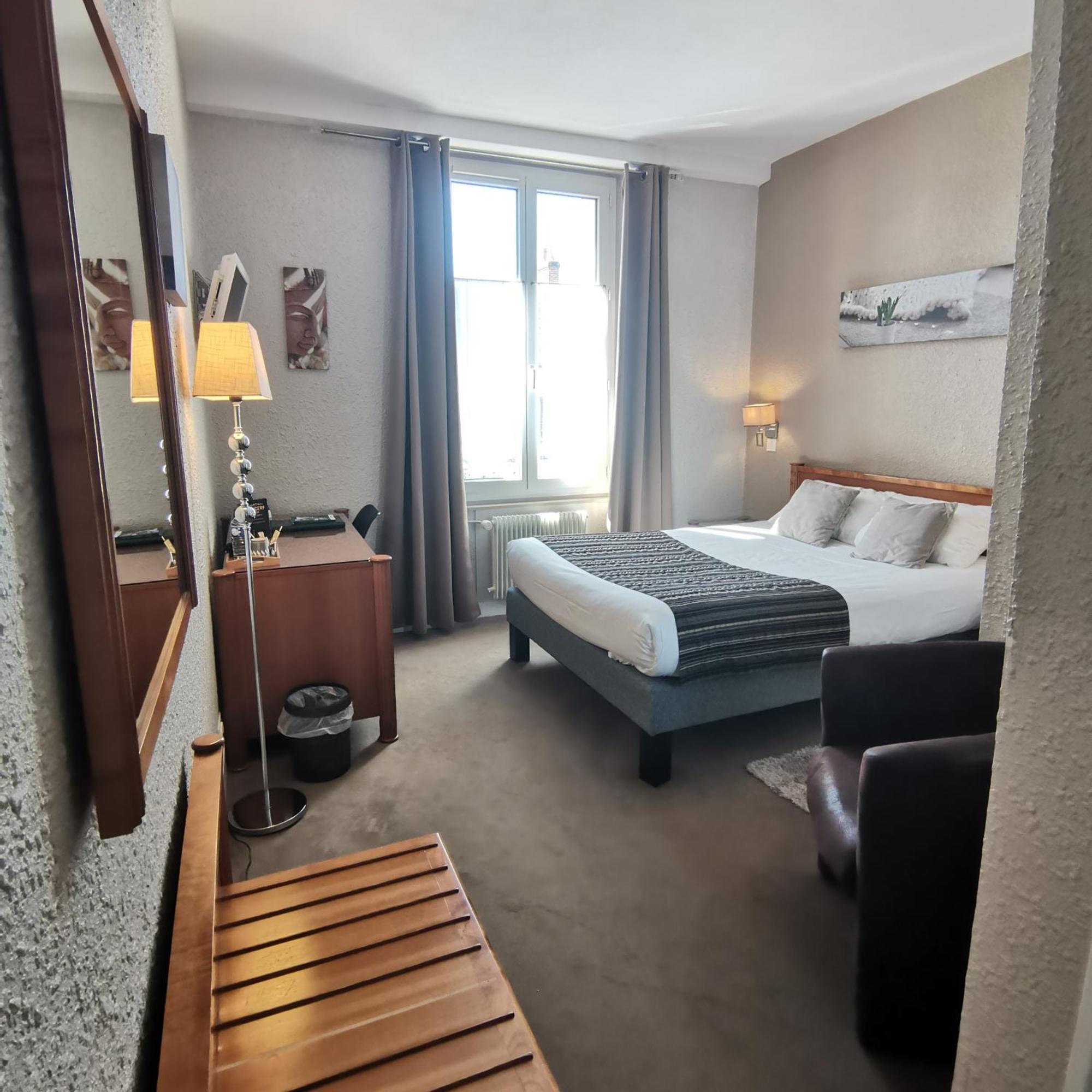 Logis Hotel Le Cerf Briare Zewnętrze zdjęcie